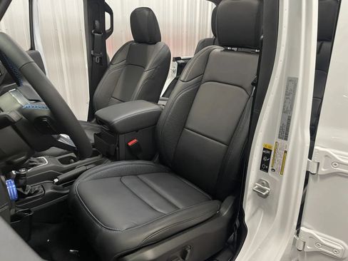 Used 2024 Jeep Wrangler High Altitude AWD/4WD image 37