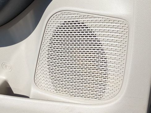 Used 2023 Chrysler Pacifica Touring-L image 29