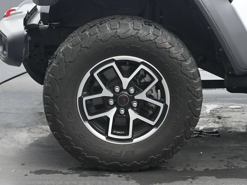 Used 2025 Jeep Wrangler Unlimited Rubicon AWD/4WD image 29