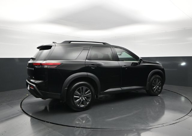 Used 2024 Nissan Pathfinder SV FWD image 7