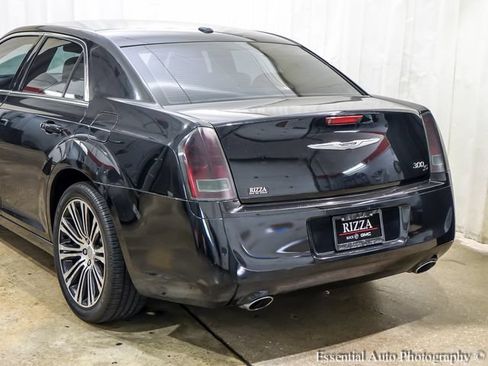 Used 2013 Chrysler 300 S RWD image 9