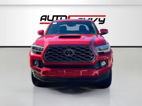 Used 2022 Toyota Tacoma TRD Sport image 2