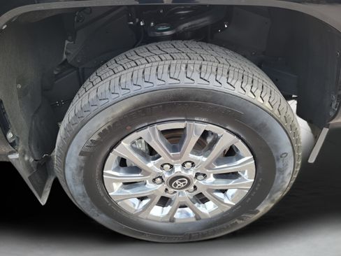Used 2025 Toyota Tacoma Limited image 35