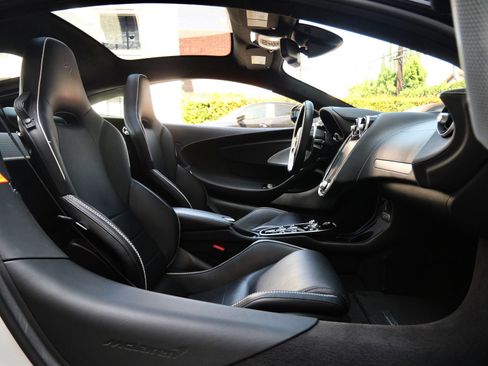 Used 2023 McLaren GT RWD image 11