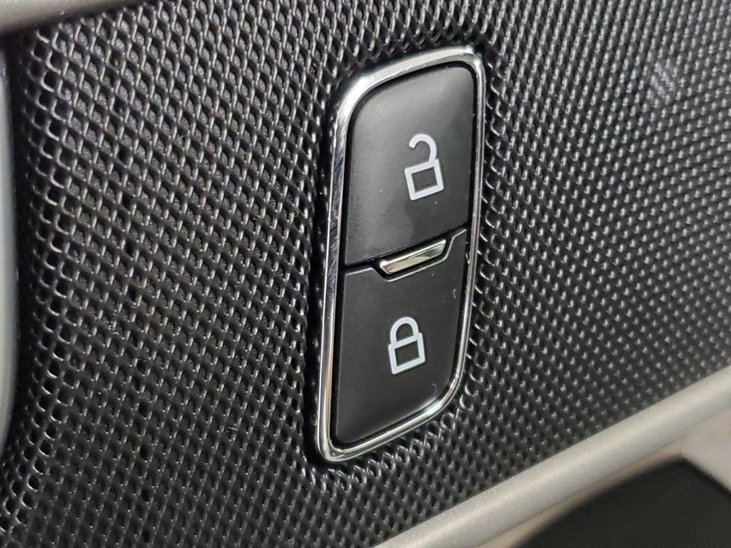 Used 2023 Ford Explorer XLT AWD/4WD image 27