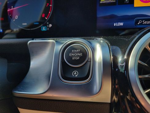 Certified 2025 Mercedes-Benz GLB 250 image 28