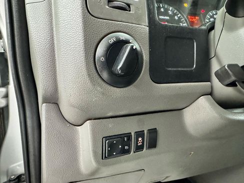 Used 2019 Nissan NV 3500 S RWD image 11
