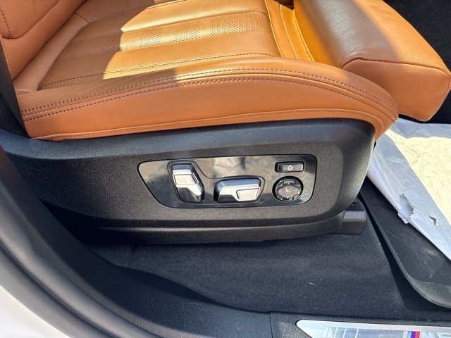 Used 2022 BMW X7 M50i w/ Cold Weather Package AWD/4WD image 10