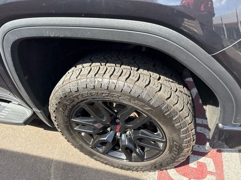Used 2020 GMC Sierra 1500 Elevation w/ Elevation Value Package AWD/4WD image 2