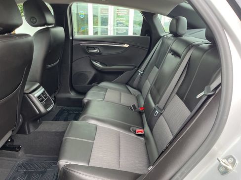 Used 2016 Chevrolet Impala LT FWD image 11