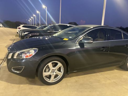 Used 2013 Volvo S60 T5 image 3