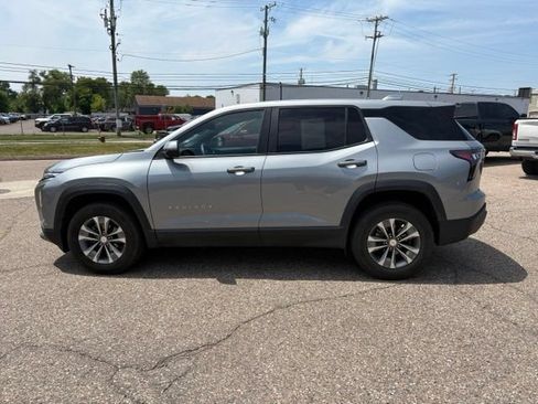 Used 2025 Chevrolet Equinox LT AWD/4WD image 2