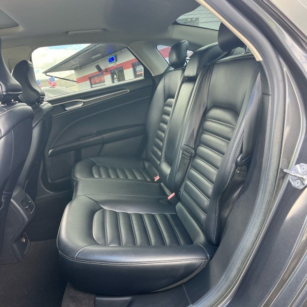 Used 2019 Ford Fusion SEL FWD image 12