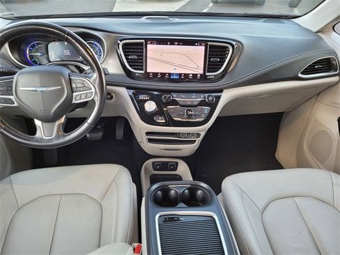 Certified 2021 Chrysler Pacifica Touring-L image 6