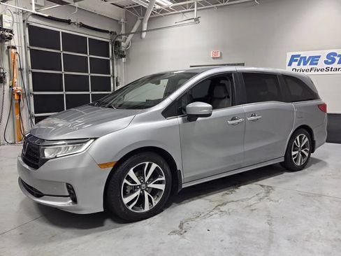 Used 2023 Honda Odyssey Touring image 3