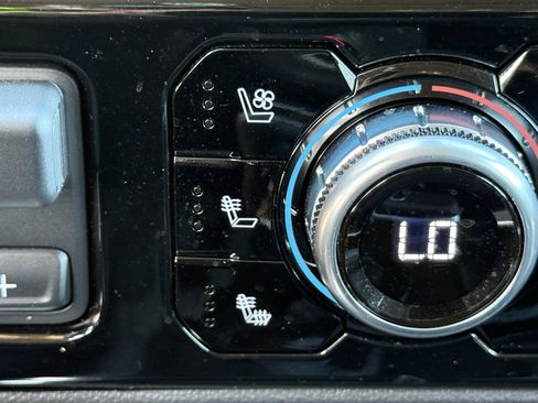 Used 2024 GMC Sierra 1500 SLT image 22