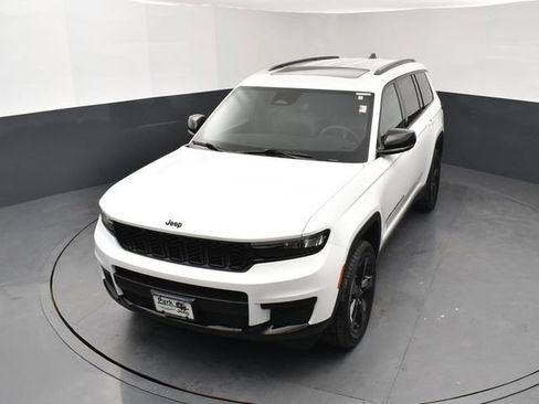 Used 2023 Jeep Grand Cherokee L Laredo AWD/4WD image 14