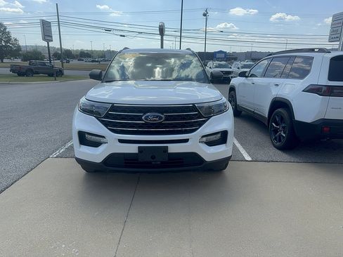 Used 2022 Ford Explorer XLT w/ Equipment Group 202A AWD/4WD image 2