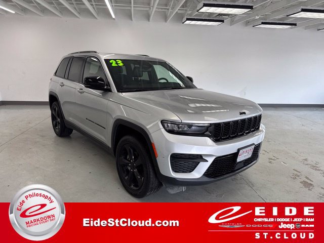 Used 2023 Jeep Grand Cherokee Altitude AWD/4WD image 1