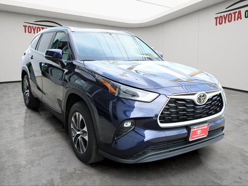 Used 2023 Toyota Highlander XLE AWD/4WD image 6