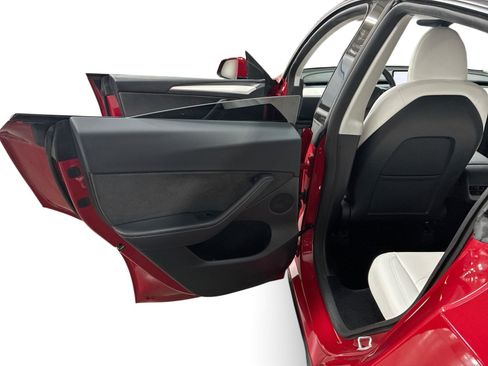 Certified 2023 Tesla Model Y Long Range AWD/4WD image 10