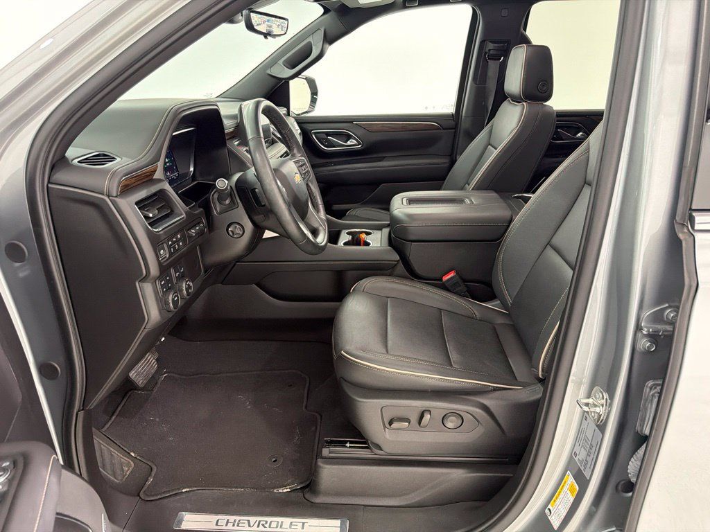 Used 2024 Chevrolet Tahoe Premier w/ Premium Package 2 AWD/4WD image 19