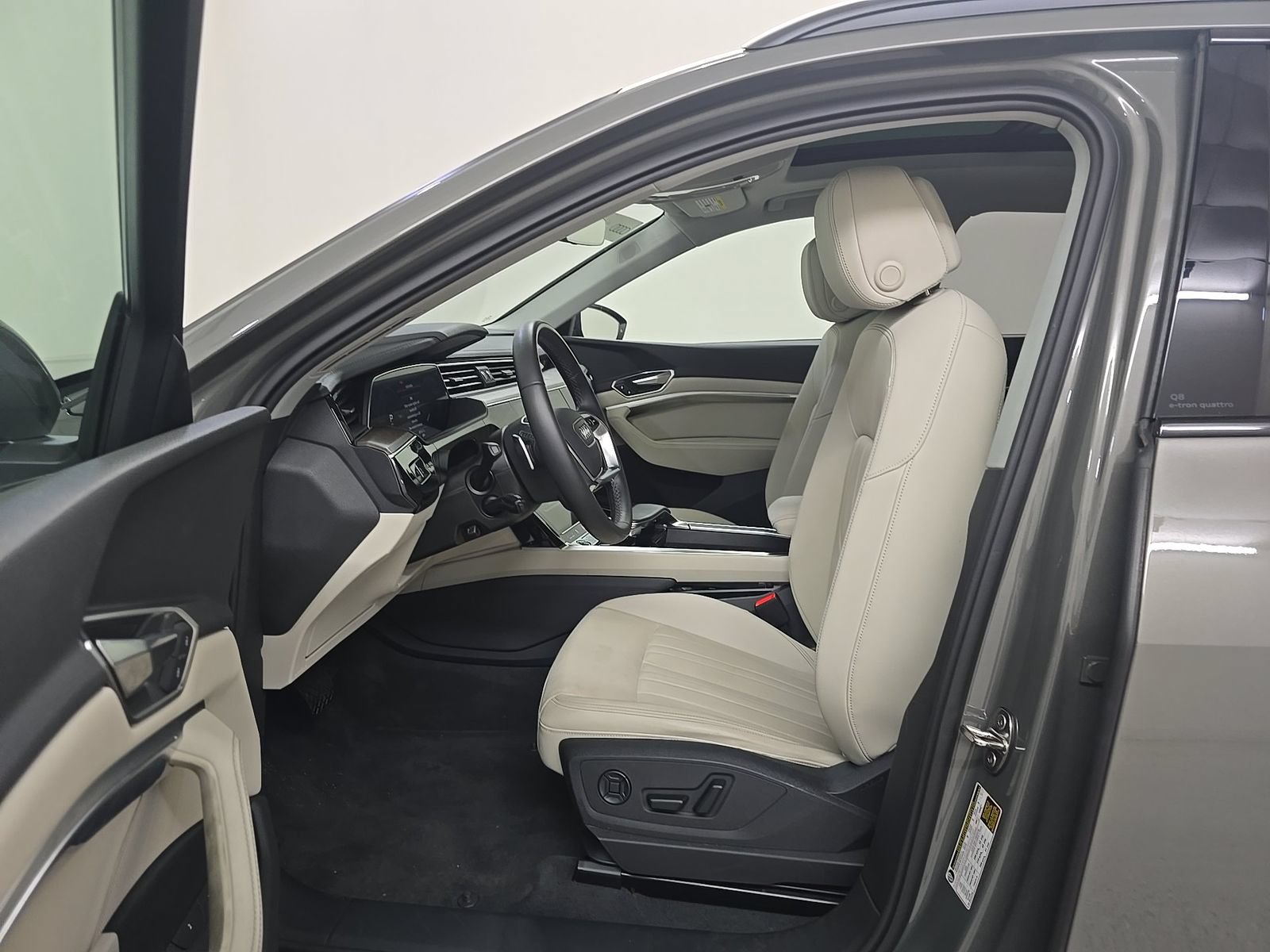 Used 2024 Audi Q8 e-tron Premium Plus w/ Premium Plus Package AWD/4WD image 7
