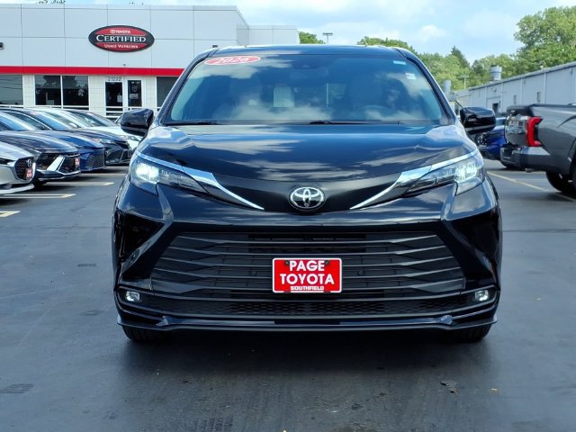 Certified 2026 Toyota Sienna XLE FWD image 2