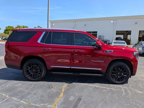 Used 2023 GMC Yukon SLT w/ SLT Premium Package image 2