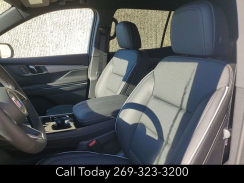 New 2025 Buick Enclave Preferred image 19