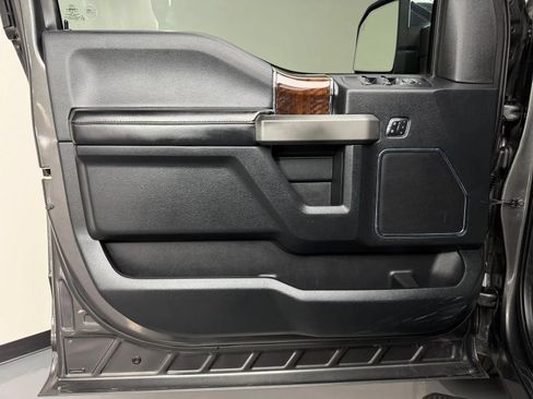 Used 2015 Ford F150 Platinum w/ Equipment Group 701A Luxury AWD/4WD image 25
