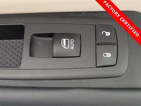 Certified 2024 Chrysler Pacifica Touring-L image 35