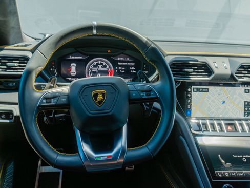 Used 2021 Lamborghini Urus AWD/4WD image 59