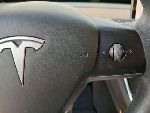 Used 2021 Tesla Model Y Long Range image 28