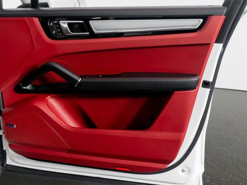 Used 2023 Porsche Cayenne Platinum Edition image 56