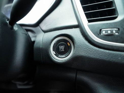 Used 2016 Chrysler 200 Limited image 22