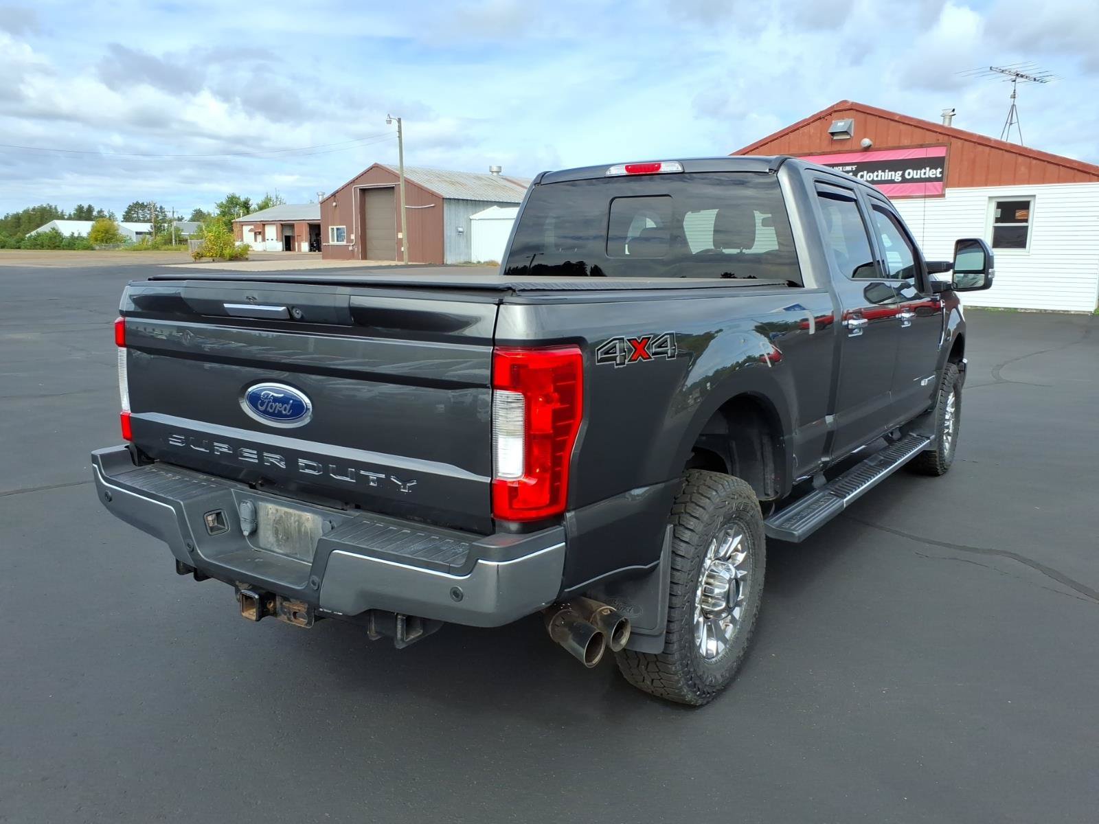 Used 2018 Ford F350 Lariat w/ Chrome Package AWD/4WD image 6