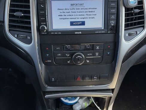 Used 2011 Jeep Grand Cherokee Laredo image 13