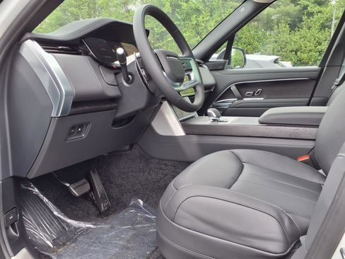 New 2025 Land Rover Range Rover SE image 17