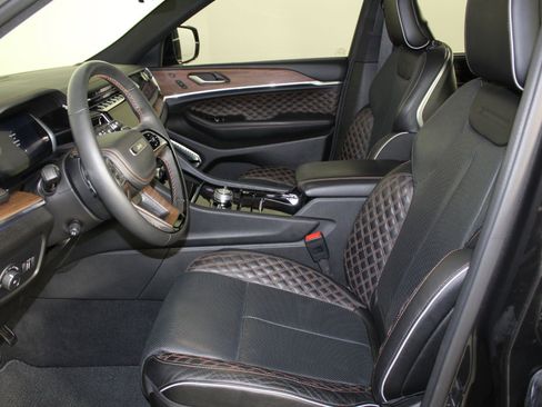 Used 2024 Jeep Grand Cherokee L Summit w/ Advanced Protech Group IV image 5