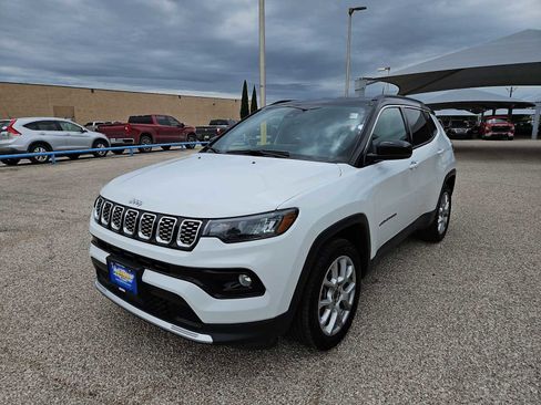 Used 2025 Jeep Compass Limited AWD/4WD image 4