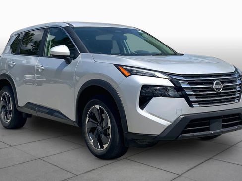 Used 2025 Nissan Rogue SV FWD image 3