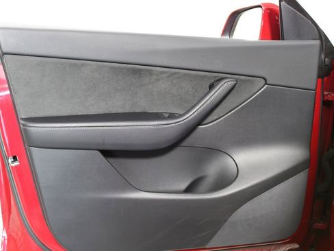 Used 2021 Tesla Model Y Long Range image 7