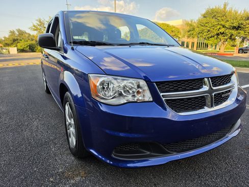 Used 2019 Dodge Grand Caravan SE FWD image 1