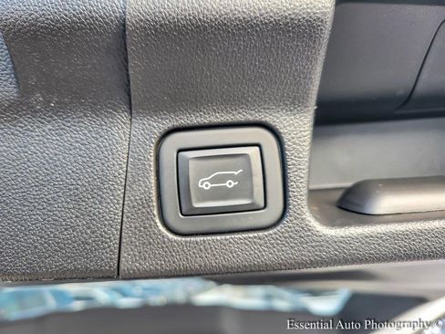 Certified 2022 GMC Acadia SLE w/ Driver Convenience Package image 21