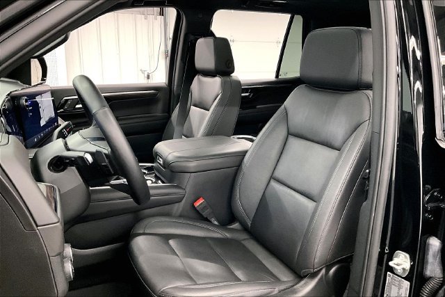 Used 2025 Chevrolet Tahoe Z71 w/ Comfort Package AWD/4WD image 24