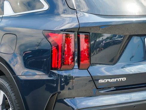Certified 2023 Kia Sorento EX AWD/4WD image 7