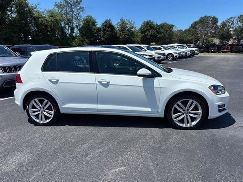 Used 2017 Volkswagen Golf SEL image 2