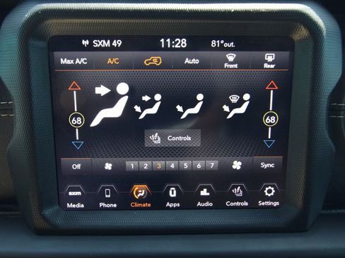 Used 2019 Jeep Wrangler Unlimited Sahara w/ Dual Top Group AWD/4WD image 30