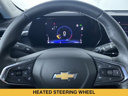 Used 2025 Chevrolet TrailBlazer LT w/ LT Cold Weather Package FWD image 3